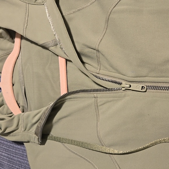 Lululemon jacket - Picture 4 of 5